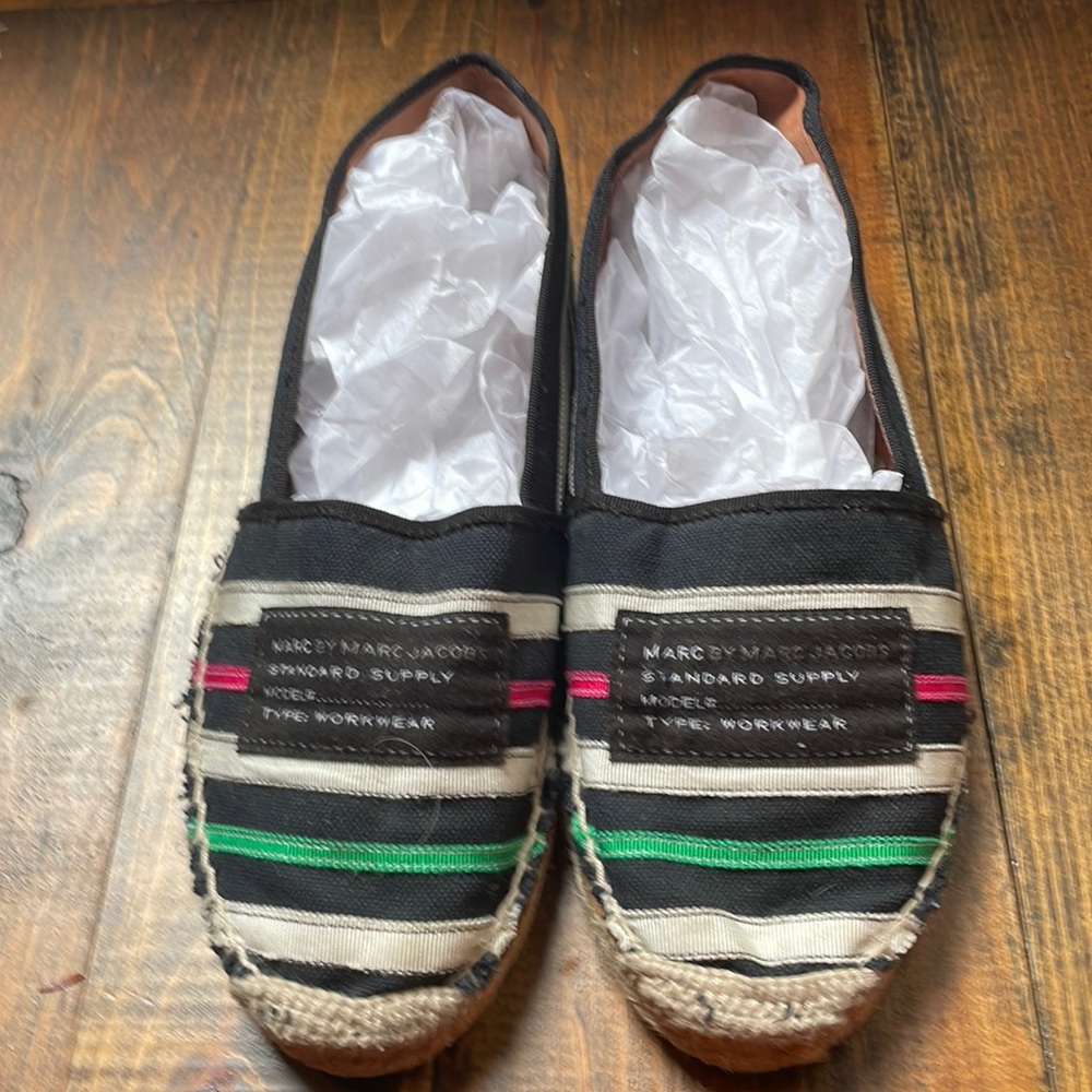 Marc by Marc Jacobs Espadrilles. .